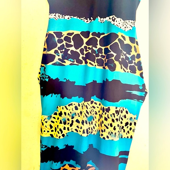 Bodycon Dress with several colorful prints and dimensions, size M - Picture 4 of 9